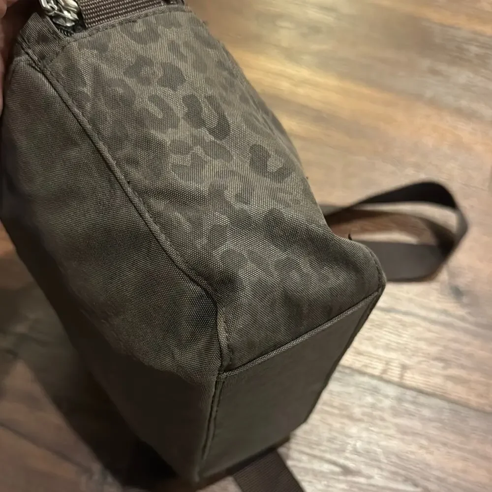 Baggallini Leopard Dark Brown Crossbody Bag in EUC - Picture 6 of 11